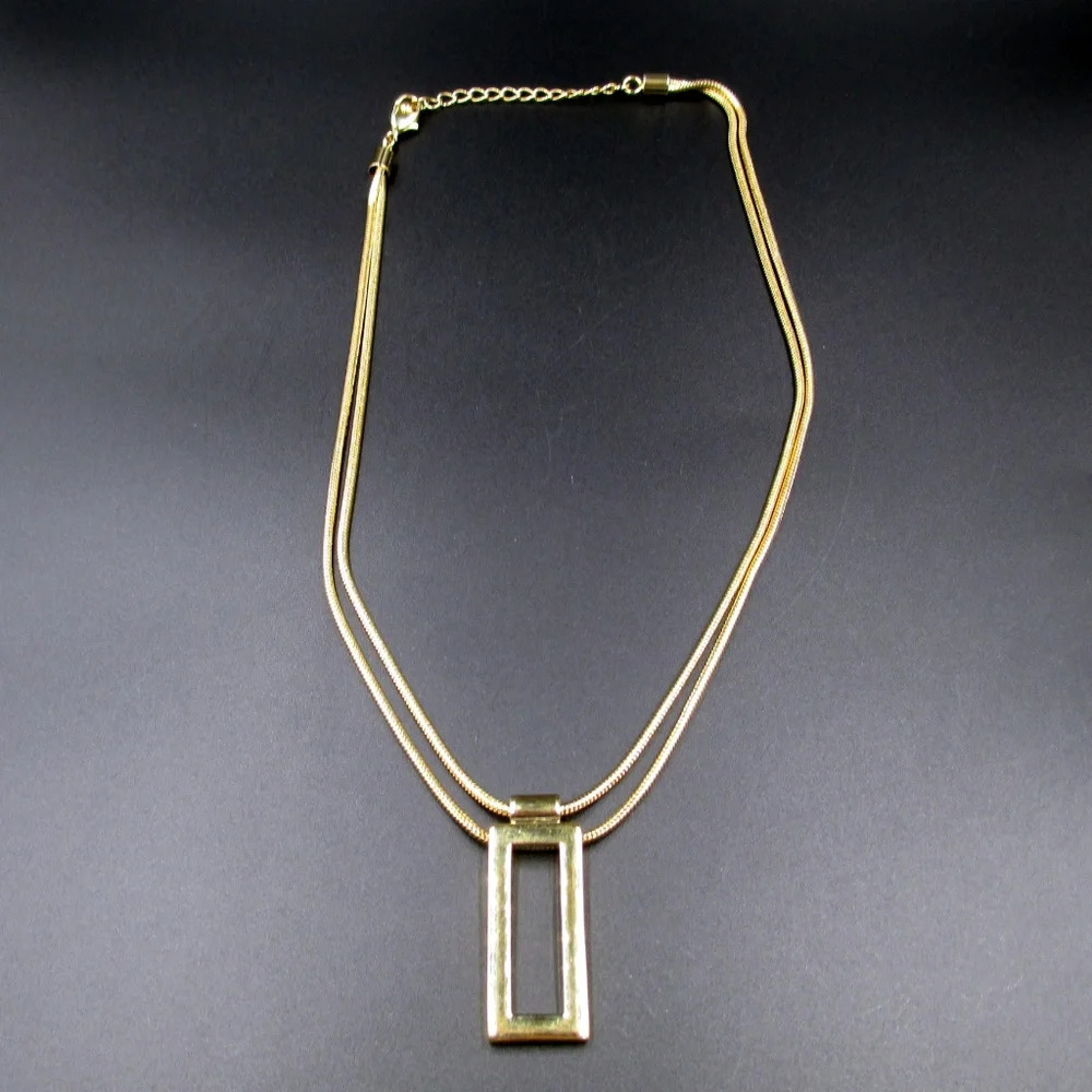 Cute 18 Inch Gold Tone Rectangle Pendant Necklace - Picture 2 of 7